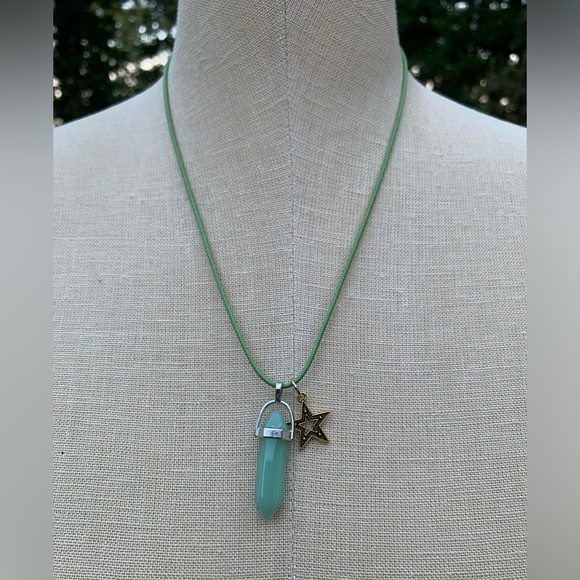 Handmade Resin Crystal Sage Star Amulet Necklace - Picture 4 of 8